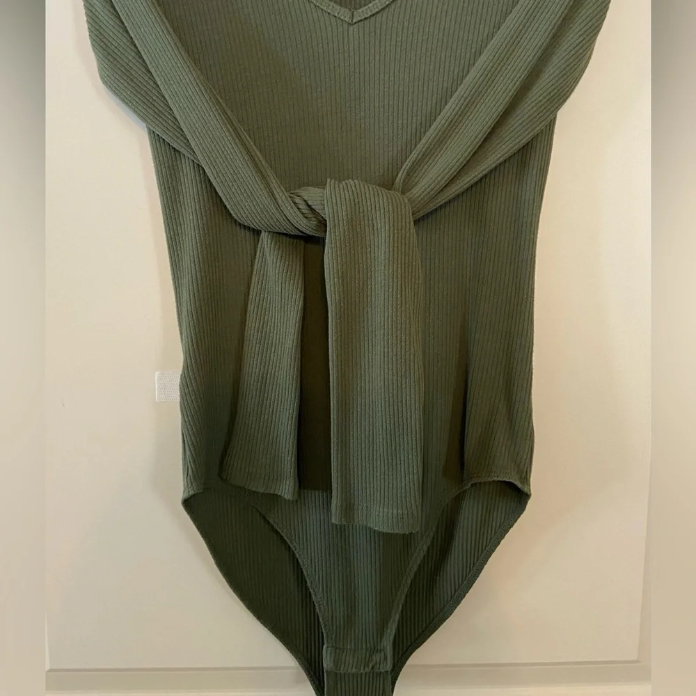 Aeropostale GUC Sz-XS Ribbed Bodysuit-3 Small Snaps-Long Sleeves, Low V-Neckline - Picture 10 of 16